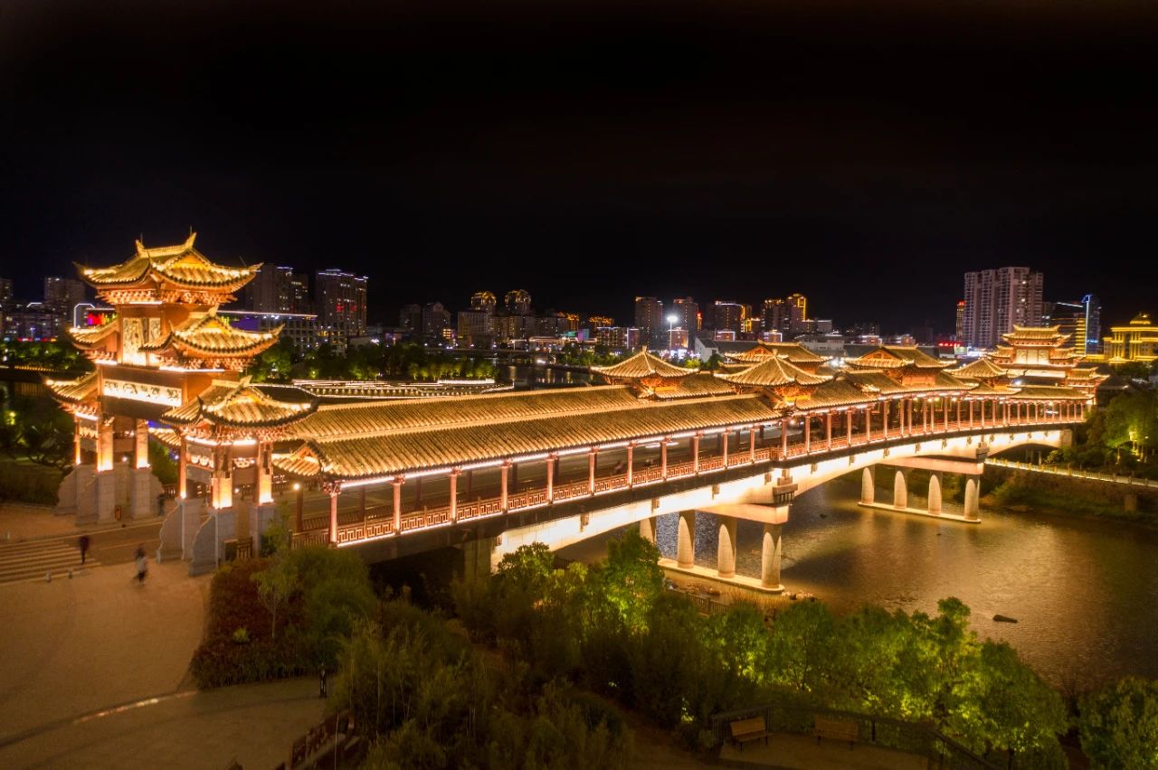 秀和激光灯表演,融入客家文化和红色元素,福宁桥成为宁化城市文化名片