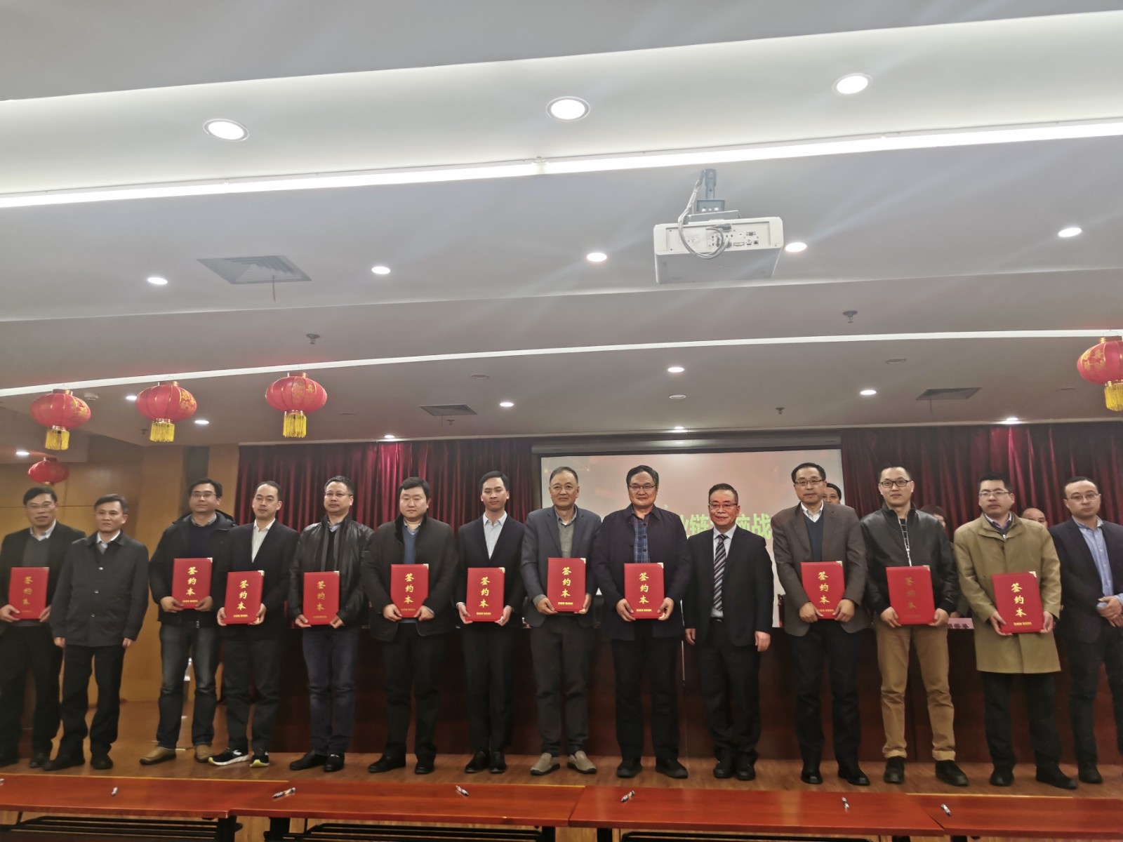 图3. 鸿雁等企业与浙江省工业和信息化研究院共同签署战略合作协议.jpg